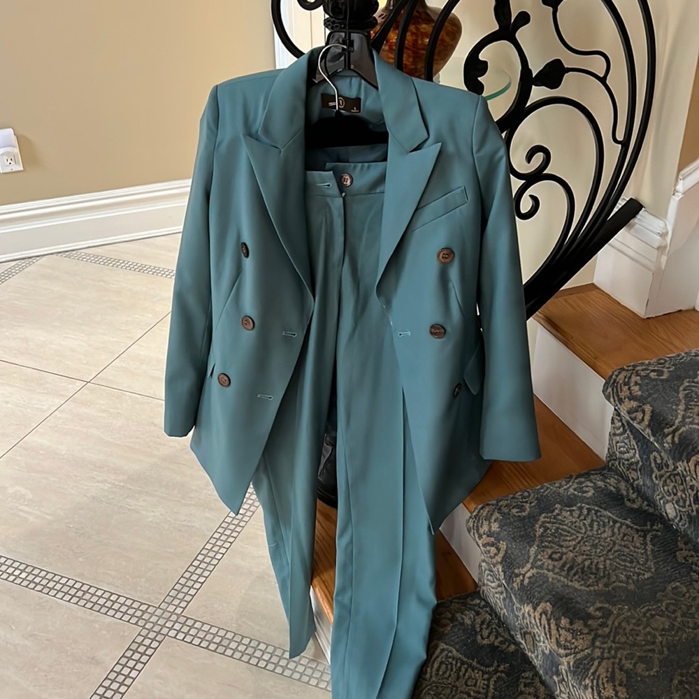 Unknown brand matching blazer jacket with pants. Size small